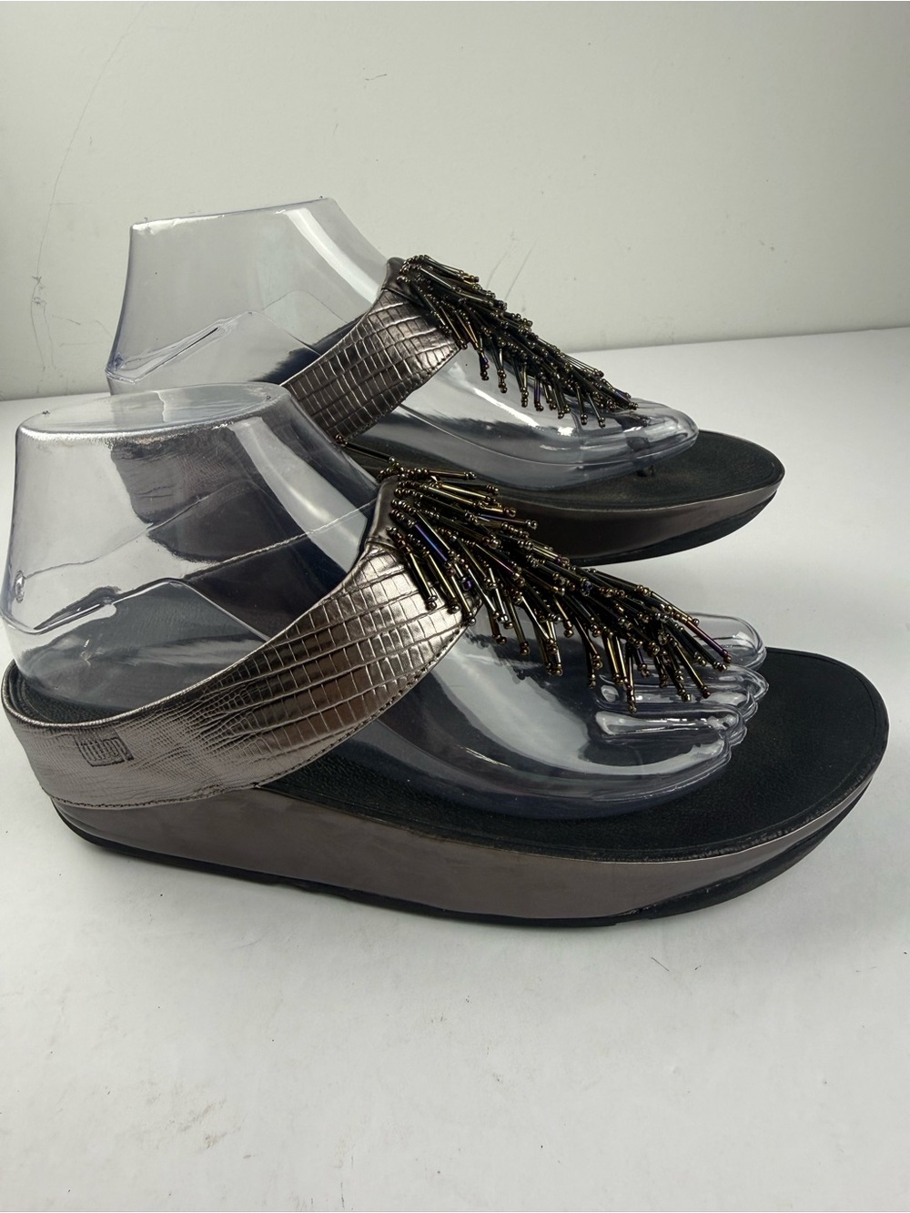 FitFlop Womens 7 Cha Cha Silver Metallic Beaded Fringe Wedge Thong Sandal